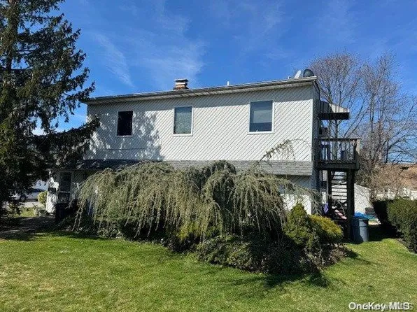 48 Ripple Lane, Levittown, NY 11756