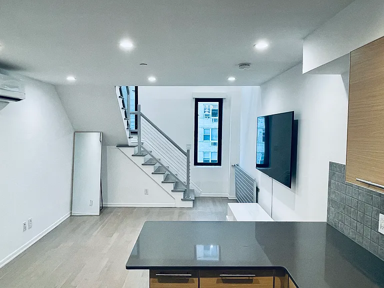 215 E 81st St #7B — Photo 11