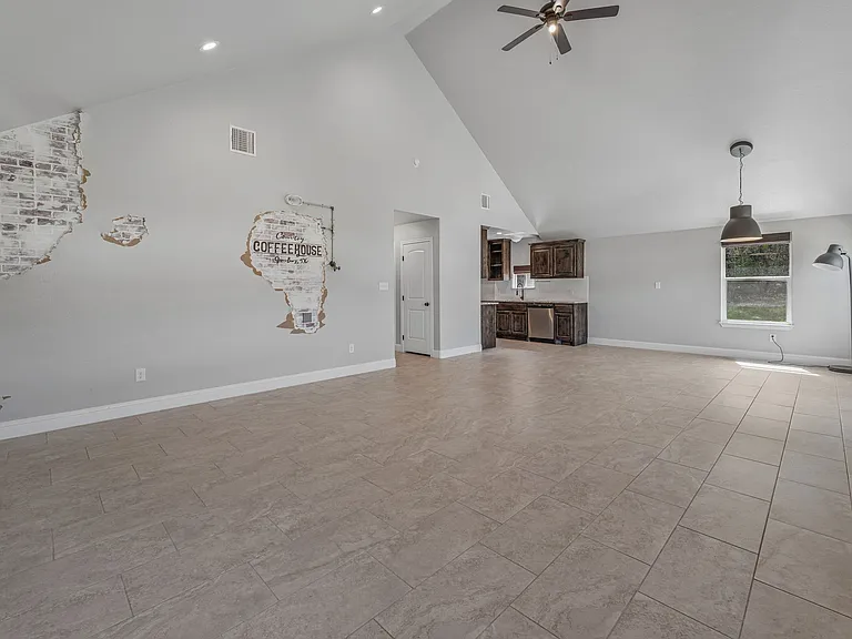 2604 Santiago Dr — Photo 3