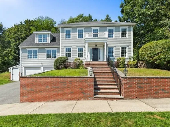 27 Murdoch Rd, Stoneham, MA 02180