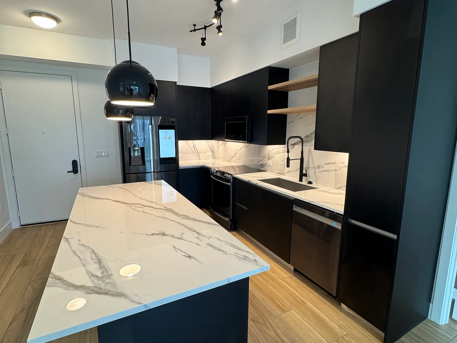 1 bed, 800 sqft, $3,490 — Photo 1