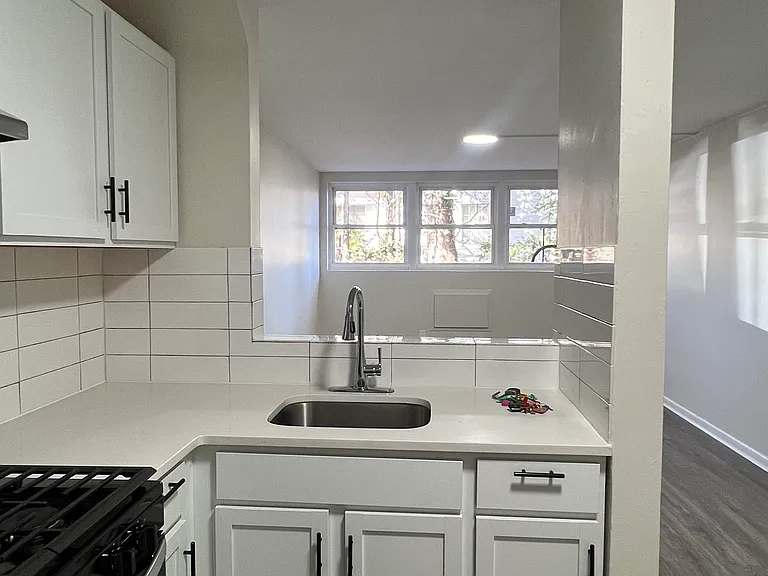 474 Park Ave #2A — Photo 3