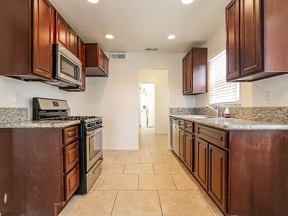 5th image of 15030 Gale Ave