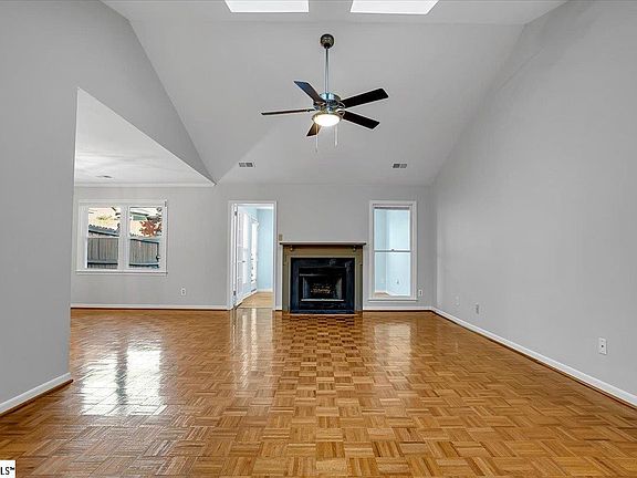 5th image of 115 Fairoaks Dr