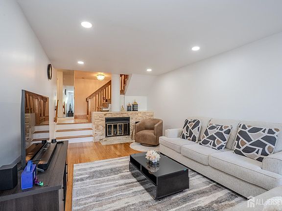 3rd image of 1088 Schmidt Ln