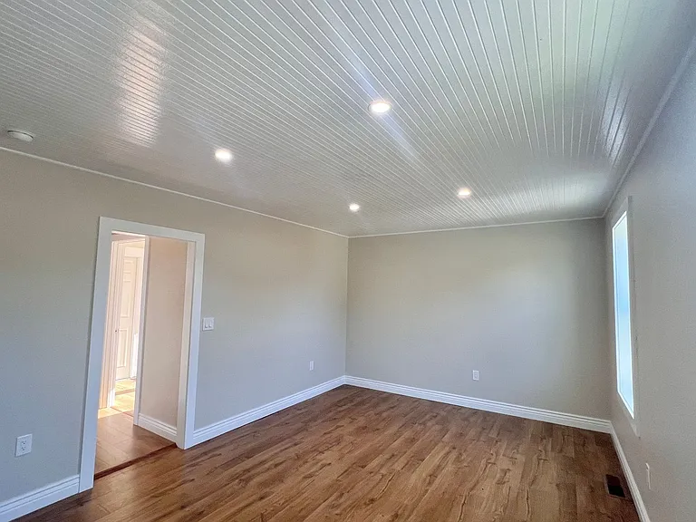 1515 Stony Point Rd — Photo 3