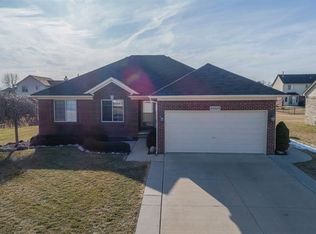 55337 Raspberry Dr, Macomb, MI 48042