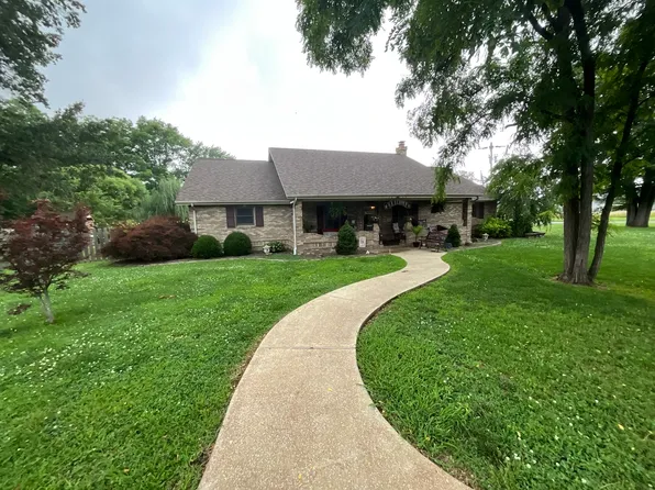 303 S Merritt St, Odin, IL 62870