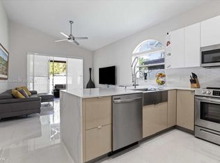 530 NW 158th Ave, Pembroke Pines, FL 33028