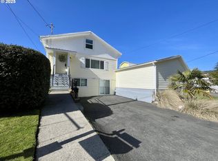 665 Clearlake Ave, Winchester Bay, OR 97467