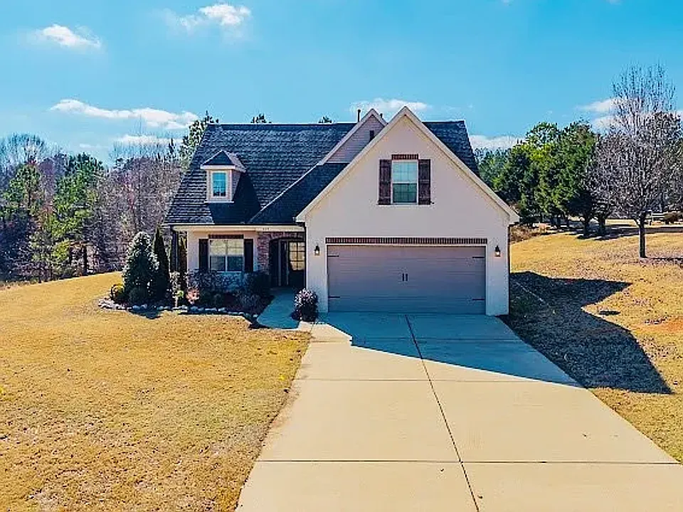 606 Crooked Lake Cv
