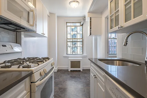 Rented by Metropolitan Equities | media 16