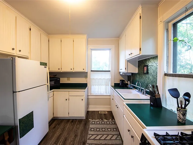 35 Cherry St — Photo 6