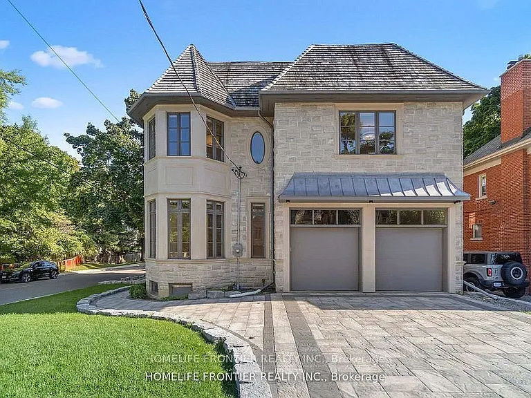 8 Vesta Dr — Photo 2