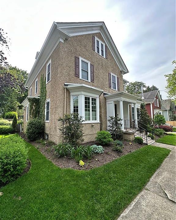 2nd image of 59 Blackstone Blvd