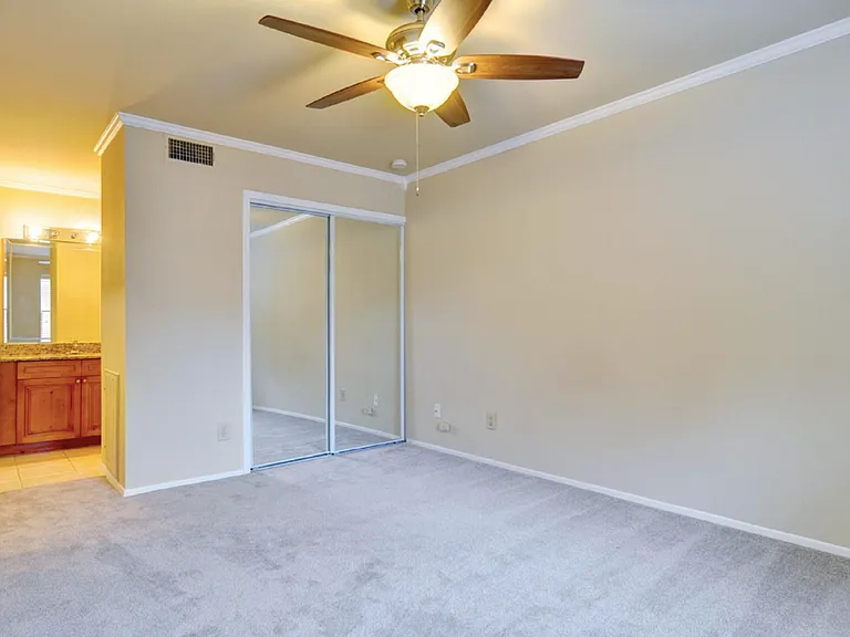 5700 Cedar Creek Dr — Photo 12