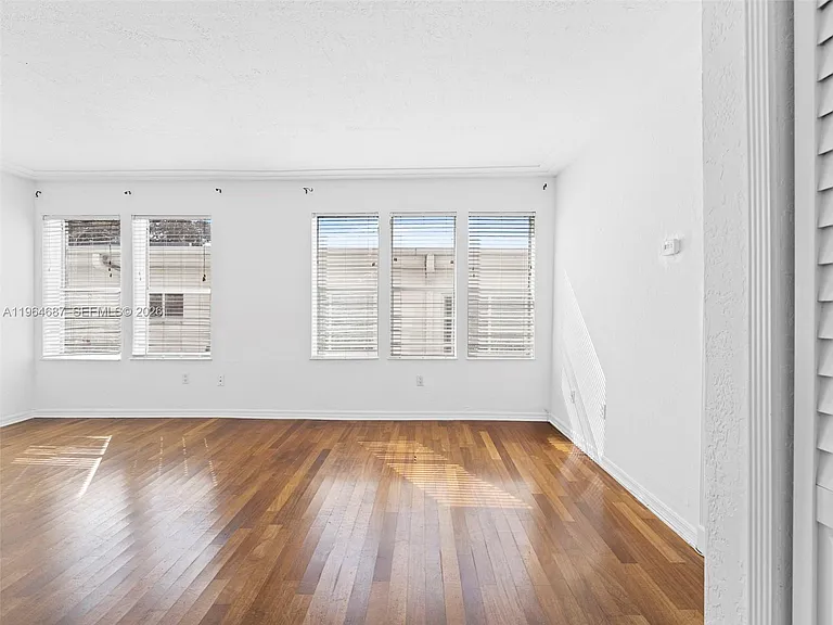 1027 Pennsylvania Ave #206 — Photo 6