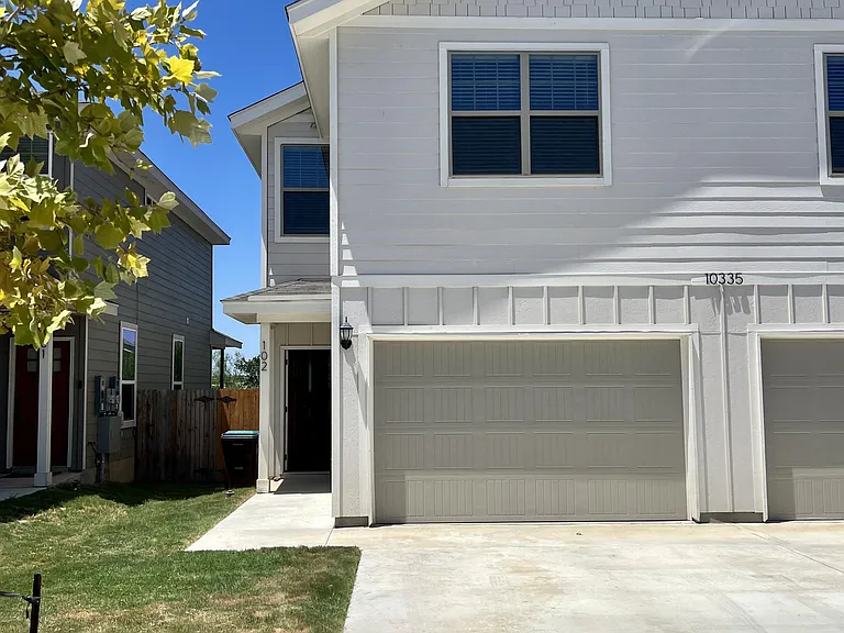 10335 Lynwood Crk — Photo 3