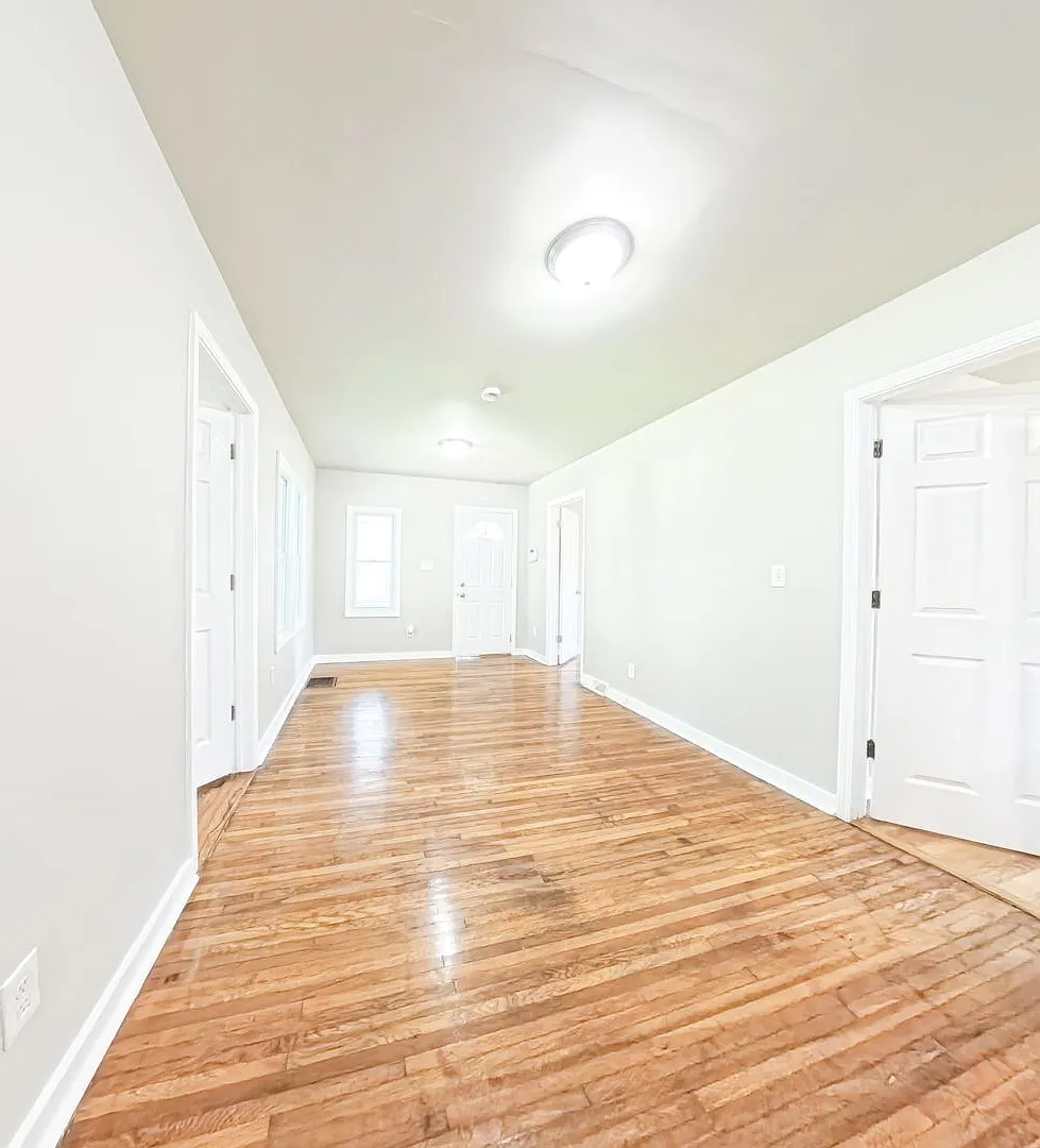 Cozy 3 Bedroom 1 Bathroom- Located near blank park zoo — Photo 3