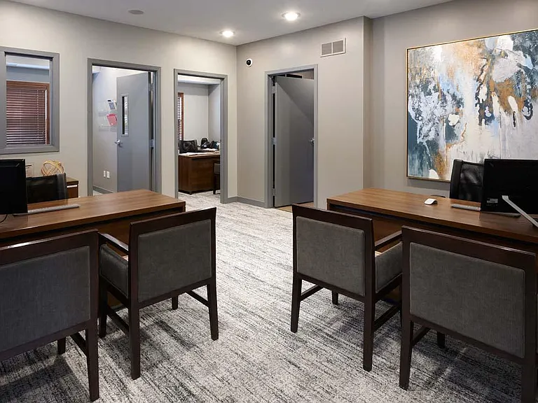 Valley Creek Apartments — Photo 9