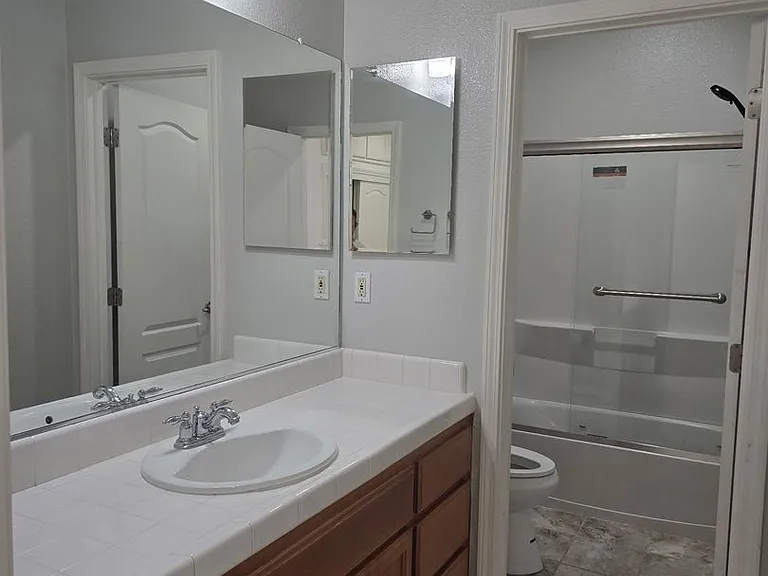4227 S Fontana St — Photo 6
