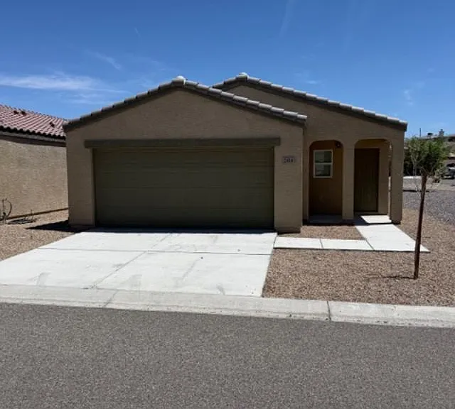 2414 Village Dr — Photo 2