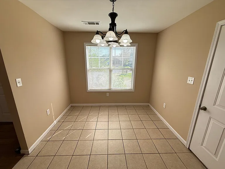 10-12 Chesney Dr — Photo 5