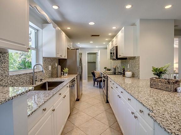 4th image of 1148 Parkway Dr