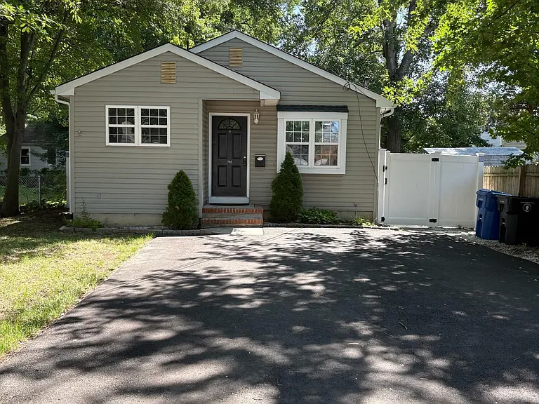 240 Atlantic Ave — Photo 2