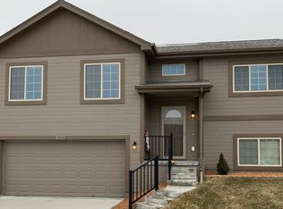 9142 Summit St, Omaha, NE 68122