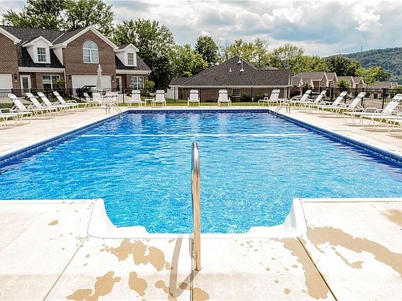5th image of 435 River Glen Dr