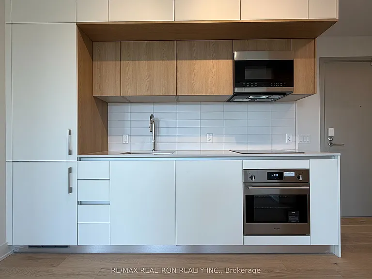 322 Dupont St #502 — Photo 4