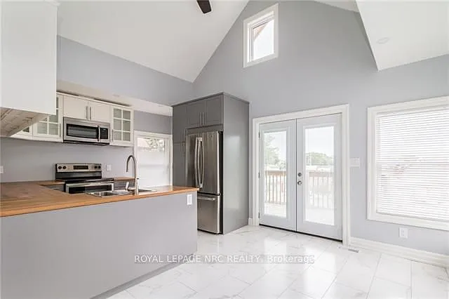 3 bed, $2,300 — Photo 2