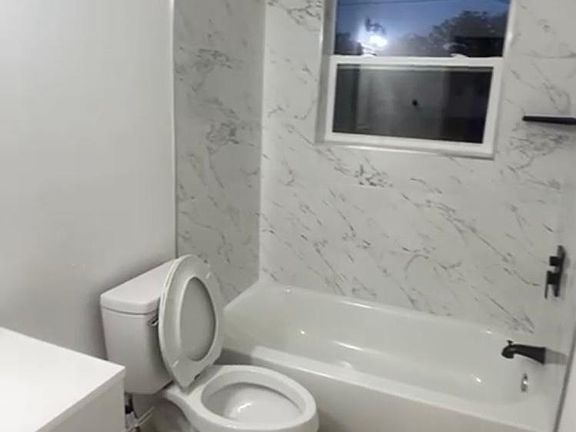 5th image of 1202 5th Ave N #1202