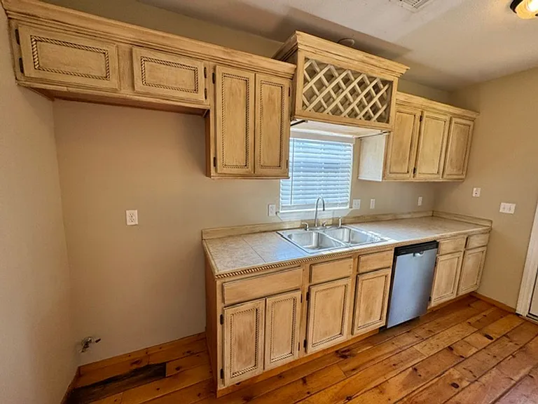 826 W Kansas Ave — Photo 13