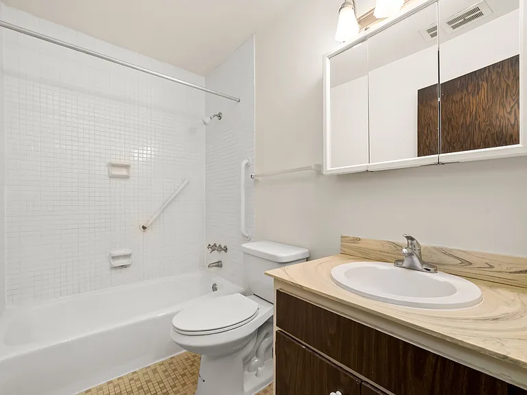 Silas Pointe Apartments — Photo 16