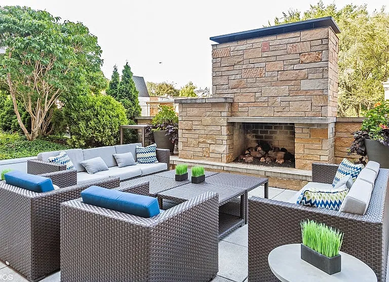 Outdoor Patio with Fireplace