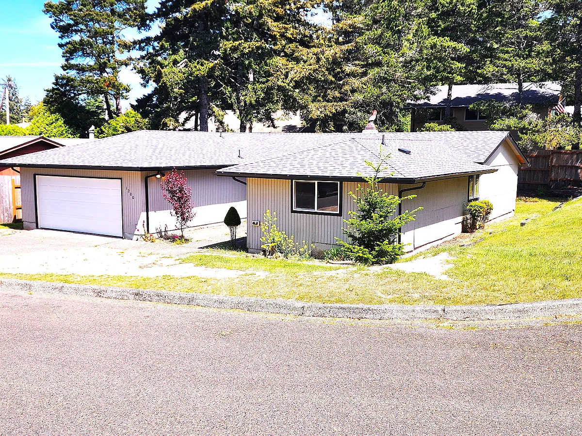 Building Photo - 1280 Laurel St