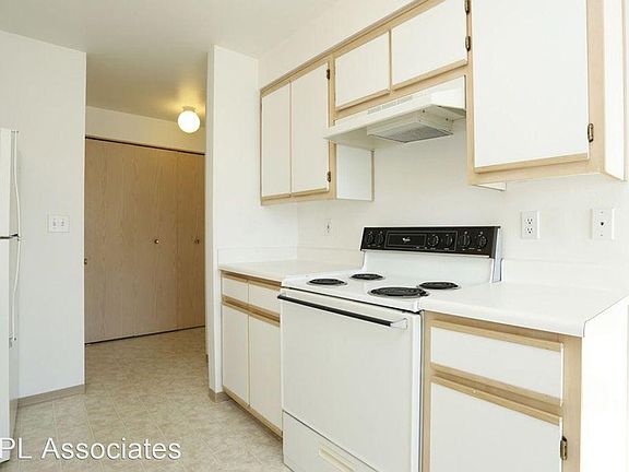 2nd image of 4798 Parkhurst Ln NE #103