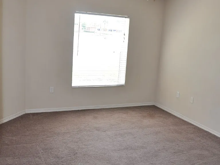 4600 E Moody Blvd #4H — Photo 8