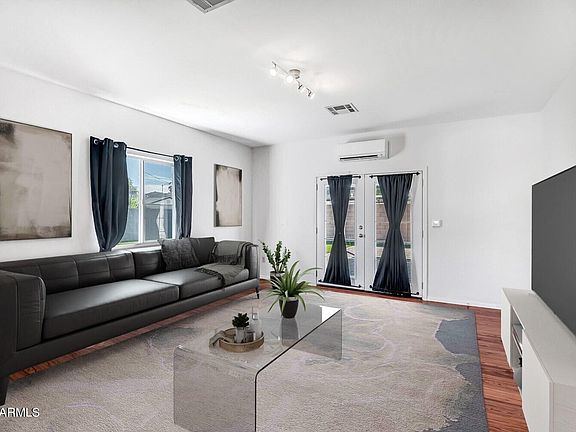 4th image of 2209 E VISTA Drive