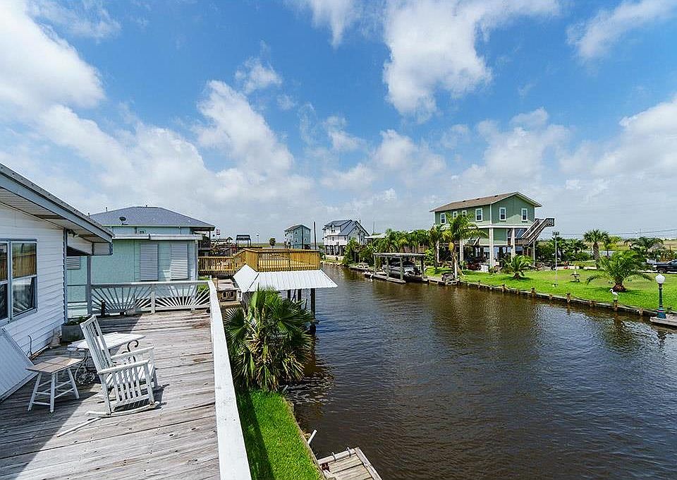 1st image of 110 Bayou Vis