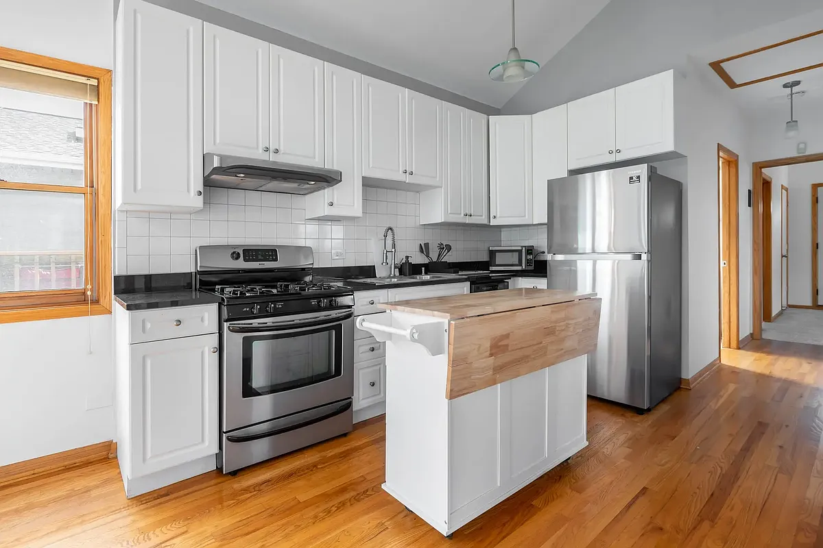 Building Photo - 1359 W Hubbard St #3