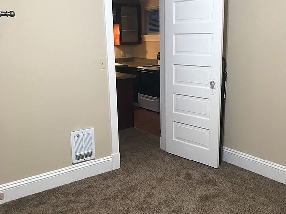 3rd image of 807 S Lincoln Pl #1