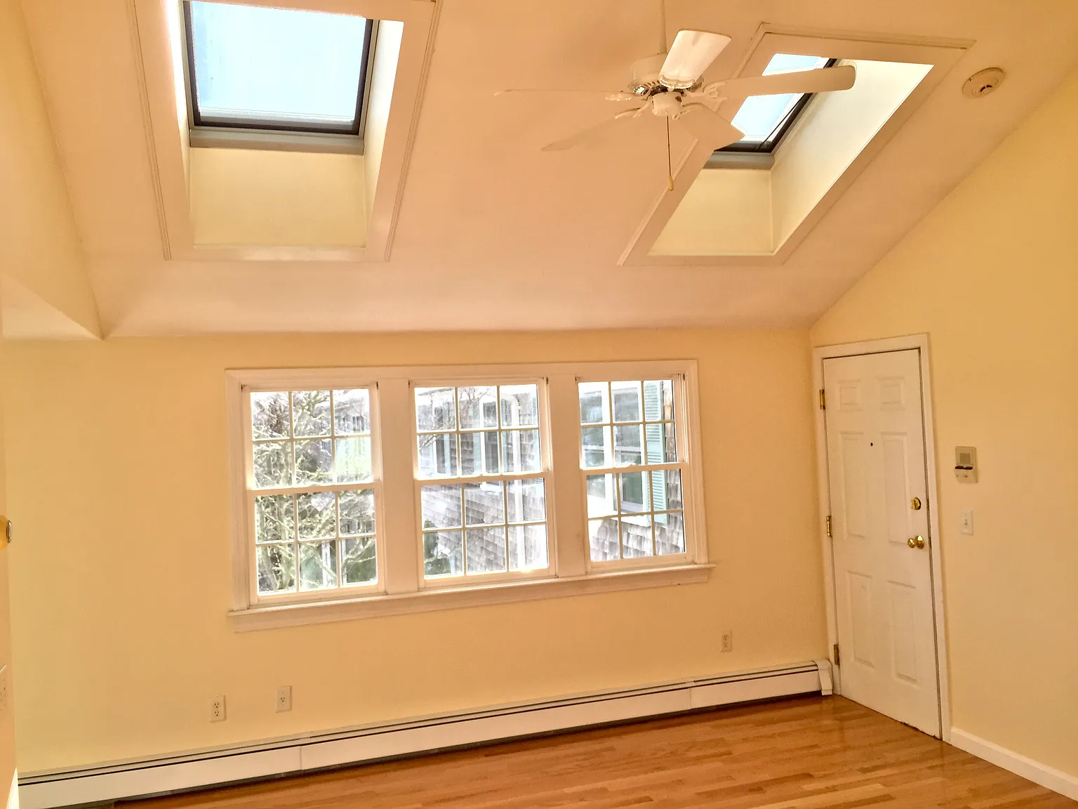 1 bed, 800 sqft, $2,390 — Photo 2