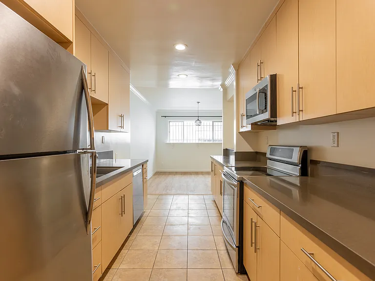1539 N Laurel Ave #103 — Photo 19