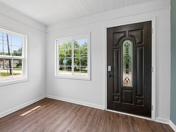 2nd image of 972 Sard Ave