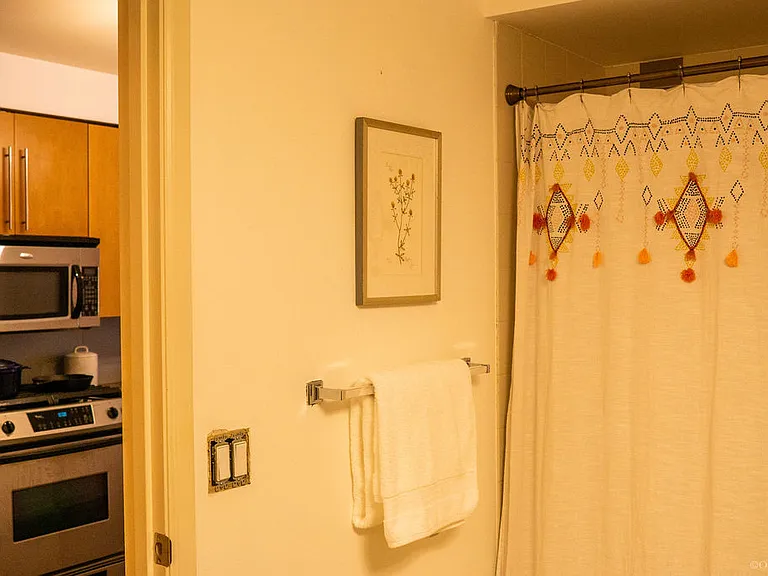 124 Bellevue Ave E #400 — Photo 8