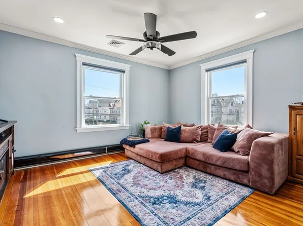 337 Newton St Unit 3, Waltham, MA 02453