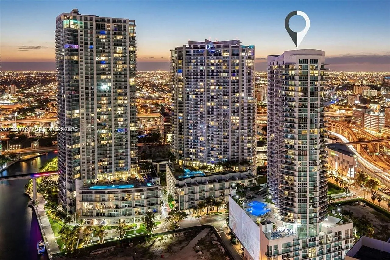 2 bed, 935 sqft, $3,400 — Photo 1